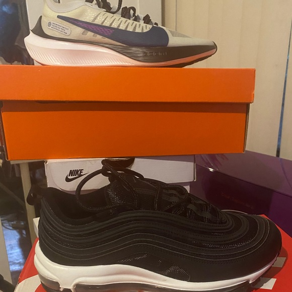 Nike women’s shoes - Picture 2 of 2